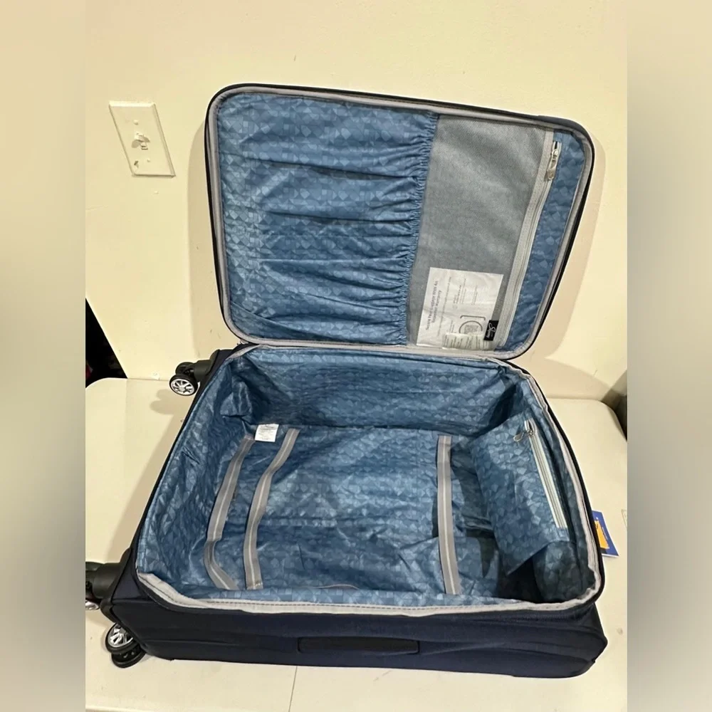 Elegant Navy Spinner Suitcase with Warranty